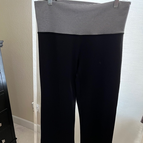 Lululemon Foldover Groove Pant 8 - Picture 1 of 2